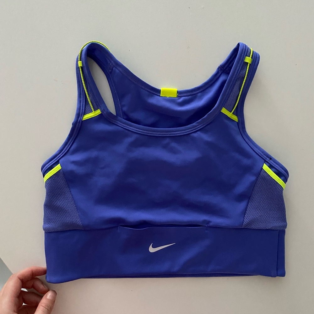 Nike sports bra - size small - brand new